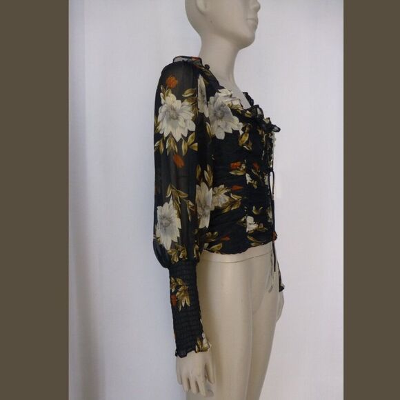 ASTR the Label Ruched Square Neck Top in Black Multi Floral - Picture 3 of 11